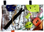 Okładka książki Książeczka sensoryczno-manipulacyjna. Radosne..