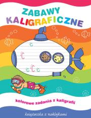 Zabawy kaligraficzne. Książeczka z naklejkami. Autor: Lekan Elżbieta, Joanna Myjak (ilustr.). Dadada.pl Okładka książki Zabawy kaligraficzne. Książeczka z naklejkami