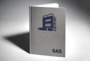 SAS Ilustrowany atlas architektury Saskiej Kępy. Autor: Grzegorz Piątek SCJ, Trybuś Jarosław. Dadada.pl Okładka książki SAS Ilustrowany atlas architektury Saskiej Kępy
