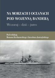 Na morzach i oceanach pod wojenną banderą. Autor: Pod red. Romana Kochnowskiego i Jarosława Jastrzę, Przemysław Jarosław Jastrzębski. Dadada.pl Okładka książki Na morzach i oceanach pod wojenną banderą