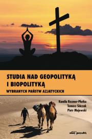 Studia nad geopolityką i biopolityką wybranych państw azjatyckich. Autor: Rezmer-Płotka Kamila, Tomasz Sińczak, Majewski Piotr M.. Dadada.pl Okładka książki Studia nad geopolityką i biopolityką wybranych państw azjatyckich