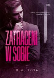 Trylogia Zatraceni T.1 Zatraceni w sobie. Autor: K.M. Dyga. Dadada.pl Okładka książki Trylogia Zatraceni T.1 Zatraceni w sobie