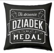 Poduszka Vintage Dziadek. Wydawca: PAN DRAGON. Dadada.pl Opakowanie Poduszka Vintage Dziadek