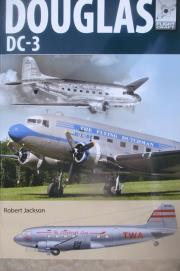 DOUGLAS DC-3 FLIGHT CRAFT. Autor: Robert Jackson. Dadada.pl Okładka książki DOUGLAS DC-3 FLIGHT CRAFT