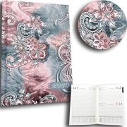 Kalendarz 2024 B6 dzienny sb/nd razem paisley grey. Wydawca: EV-Corp. Dadada.pl Opakowanie Kalendarz 2024 B6 dzienny sb/nd razem paisley grey