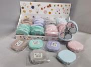 Lusterko w pluszowym etui MIX. Wydawca: ADAR. Dadada.pl Opakowanie Lusterko w pluszowym etui MIX