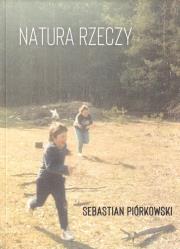 Natura rzeczy. Autor: Sebastian Pirókowski. Dadada.pl Okładka książki Natura rzeczy