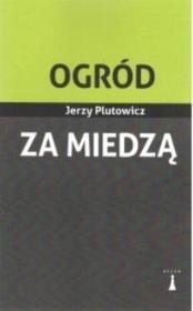 Ogród za miedzą. Autor: Plutowicz Jerzy. Dadada.pl Okładka książki Ogród za miedzą