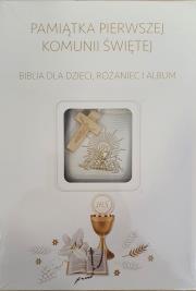 Pamiątka Pierwszej Komunii Świętej. Pakiet: Biblia, Różaniec, Album. Autor:   Praca zbiorowa. Dadada.pl Okładka książki Pamiątka Pierwszej Komunii Świętej. Pakiet: Biblia, Różaniec, Album