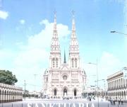 Sanktuaria Maryjne na świecie  (bazylika). Autor: Adam Dylewski. Dadada.pl Okładka książki Sanktuaria Maryjne na świecie  (bazylika)