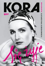 Się żyje. Kora. Biografia. Autor: Kubisiowska Katarzyna. Dadada.pl Okładka książki Się żyje. Kora. Biografia