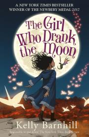 The Girl Who Drank The Moon. Autor: Kelly Barnhill. Dadada.pl Okładka książki The Girl Who Drank The Moon