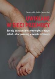 Uwikłane w sieci przemocy. Zasoby adaptacyjne.... Autor: Marzena Lelek-Kratiuk, Marzena Kutt. Dadada.pl Okładka książki Uwikłane w sieci przemocy. Zasoby adaptacyjne...