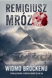 Widmo Brockenu. Komisarz Forst. Tom 8 wyd. kieszonkowe. Autor: Remigiusz Mróz. Dadada.pl Okładka książki Widmo Brockenu. Komisarz Forst. Tom 8 wyd. kieszonkowe