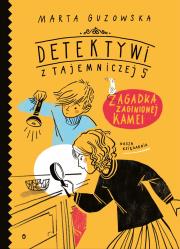 Zagadka zaginionej kamei. Detektywi z Tajemniczej 5. Tom 1 wyd. 2023. Autor: Marta Guzowska. Dadada.pl Okładka książki Zagadka zaginionej kamei. Detektywi z Tajemniczej 5. Tom 1 wyd. 2023