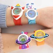 Zegarek analogowy na pasku Kosmos MIX. Wydawca: Robe. Dadada.pl Opakowanie Zegarek analogowy na pasku Kosmos MIX