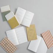 Zestaw 3 notatników Wellness Reflections, Goals, Gratitude. Wydawca: Designworks Ink. Dadada.pl Opakowanie Zestaw 3 notatników Wellness Reflections, Goals, Gratitude