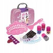 Zestaw do manicure w kuferku. Wydawca: Madej. Dadada.pl Opakowanie Zestaw do manicure w kuferku