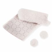 Futerkowe pompony na taśmie białe 3cm 50szt. Wydawca: Dalprint. Dadada.pl Opakowanie Futerkowe pompony na taśmie białe 3cm 50szt