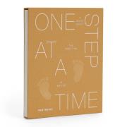 Księga dziecka - One Step at a Time. Wydawca: Printworks. Dadada.pl Opakowanie Księga dziecka - One Step at a Time