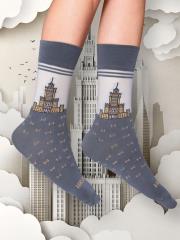 skarpety/ PAŁAC KULTURY I NAUKI / wersja szara /41-46. Wydawca: Nadwyraz. Dadada.pl Opakowanie skarpety/ PAŁAC KULTURY I NAUKI / wersja szara /41-46