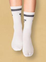 Skarpety sportowe MEMENTO MORI 36-40. Wydawca: Nadwyraz. Dadada.pl Opakowanie Skarpety sportowe MEMENTO MORI 36-40