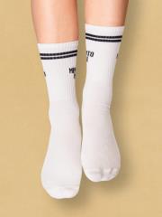 Skarpety sportowe MEMENTO MORI 41-46. Wydawca: Nadwyraz. Dadada.pl Opakowanie Skarpety sportowe MEMENTO MORI 41-46