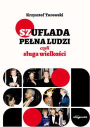 Szuflada pełna ludzi czyli sługa wielkości. Autor: Turowski Krzysztof. Dadada.pl Okładka książki Szuflada pełna ludzi czyli sługa wielkości
