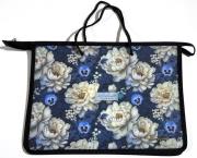 Teczka-torba A4+ zapinana na zamek z rączką Kwiaty. Wydawca: Fresh. Dadada.pl Opakowanie Teczka-torba A4+ zapinana na zamek z rączką Kwiaty