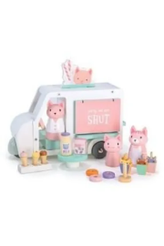 Wóz z mlecznymi koktajlami i lodami rodzina Kitty. Wydawca: Tender Leaf Toys. Dadada.pl Opakowanie Wóz z mlecznymi koktajlami i lodami rodzina Kitty