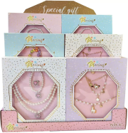 Zestaw biżuterii w opakowaniu prezentowym biały. Wydawca: Nice Group. Dadada.pl Opakowanie Zestaw biżuterii w opakowaniu prezentowym biały