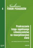 Okładka książki Przekraczanie kręgu zagubionego człowieczeństwa na resocjalizacyjnej niwie