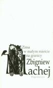 Zima w małym mieście na granicy. Autor: Machej Zbigniew. Dadada.pl Okładka książki Zima w małym mieście na granicy