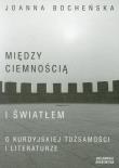 Okładka książki Między ciemnością a światłem
