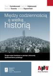 Między codziennością a wielką historią. Autor: Kwiatkowski Piotr Tadeusz, Nijakowski Lech Michał, Szacka Barbara. Dadada.pl Okładka książki Między codziennością a wielką historią
