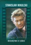 Niechętnie o sobie. Autor: Stanisław Mikulski. Dadada.pl Okładka książki Niechętnie o sobie
