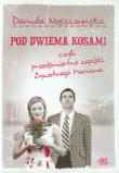 Pod dwiema kosami. Autor: Noszczyńska Danuta. Dadada.pl Okładka książki Pod dwiema kosami