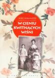 W cieniu kwitnących wiśni. Autor: Sakamoto Miki. Dadada.pl Okładka książki W cieniu kwitnących wiśni