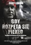 Gdy rozpęta się piekło. Poradnik survivalowy. Autor: Cody Lundin. Dadada.pl Okładka książki Gdy rozpęta się piekło. Poradnik survivalowy
