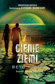 Cienie Ziemi. Autor: Beth Revis. Dadada.pl Okładka książki Cienie Ziemi