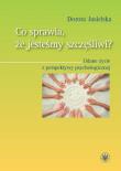 Okładka książki Co sprawia, że jesteśmy szczęśliwi? Udane życie z perspektywy psychologicznej