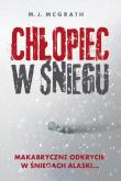 Chłopiec w śniegu. Autor: McGrath M.J.. Dadada.pl Okładka książki Chłopiec w śniegu