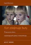 Kot zdejmuje buty. Propozycje zabaw. Autor: Ingrid Biermann. Dadada.pl Okładka książki Kot zdejmuje buty. Propozycje zabaw