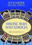 Miłość buja nad Szkocją. Autor: Alexander McCall Smith. Dadada.pl Okładka książki Miłość buja nad Szkocją