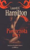 Okładka książki Pieszczota nocy - Laurell K. Hamilton
