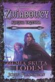Zwiadowcy T.03 Ziemia skuta lodem TW. Autor: Flanagan John. Dadada.pl Okładka książki Zwiadowcy T.03 Ziemia skuta lodem TW