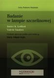 Badanie w lampie szczelinowej. Autor: Ledford Janice K., Sanders Valerie. Dadada.pl Okładka książki Badanie w lampie szczelinowej