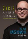 Życie na pełnej petardzie. Autor: Jan Kaczkowski. Dadada.pl Okładka książki Życie na pełnej petardzie