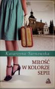 Miłość w kolorze sepii. Autor: Sarnowska Katarzyna. Dadada.pl Okładka książki Miłość w kolorze sepii