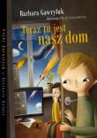 Teraz tu jest nasz dom. Autor: Barbara Gawryluk, Maciej Szymanowicz (ilustr.). Dadada.pl Okładka książki Teraz tu jest nasz dom